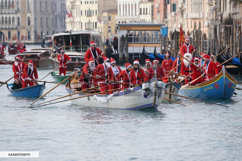 Santa Claus Regata - Venice