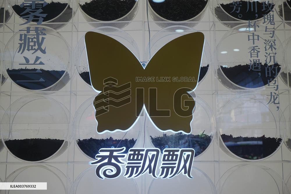 Xiangpiaopiao's First Offline Milk Tea Store in Hangzhou