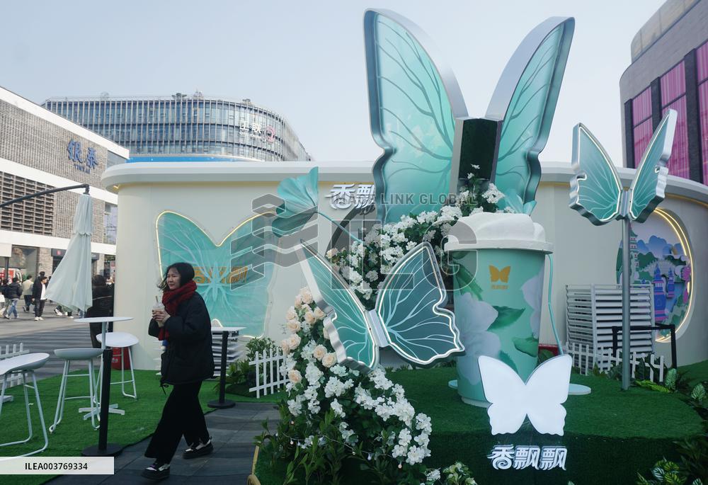 Xiangpiaopiao's First Offline Milk Tea Store in Hangzhou