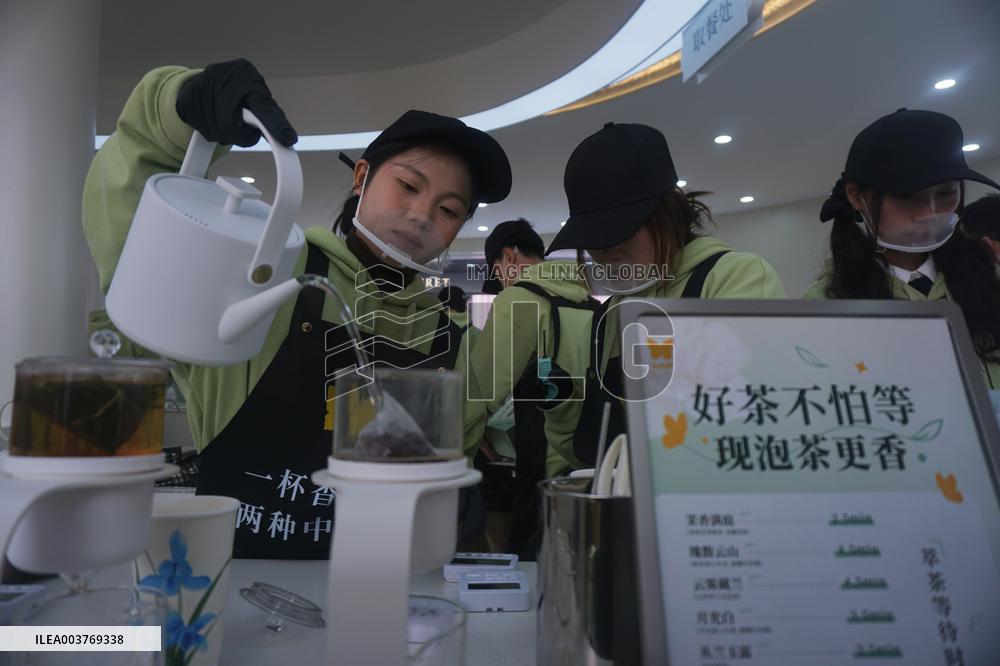 Xiangpiaopiao's First Offline Milk Tea Store in Hangzhou