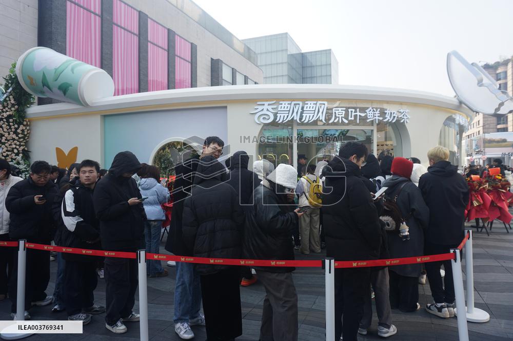 Xiangpiaopiao's First Offline Milk Tea Store in Hangzhou