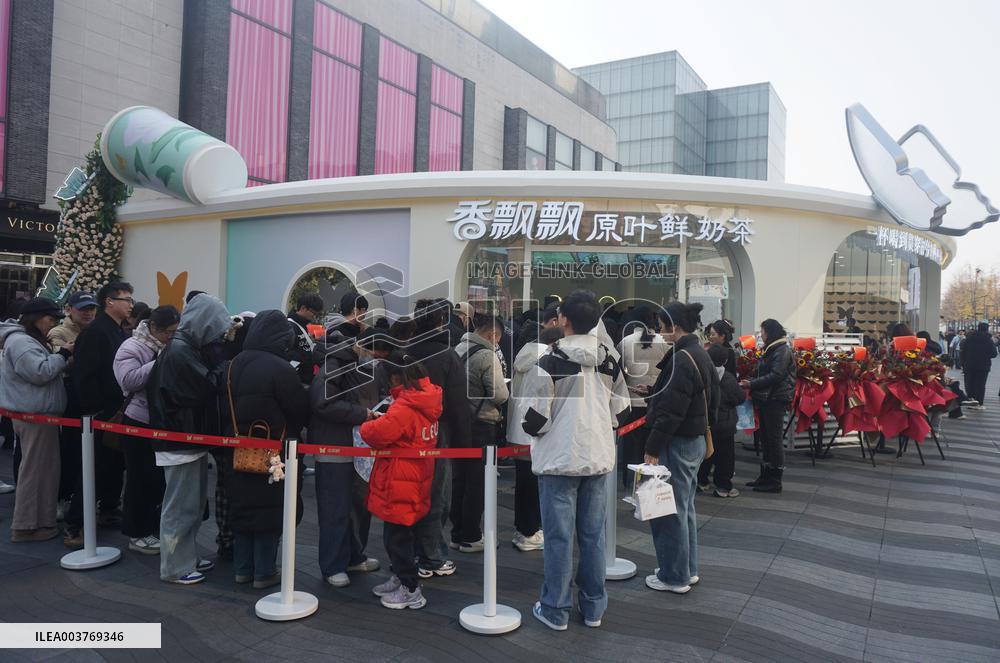 Xiangpiaopiao's First Offline Milk Tea Store in Hangzhou
