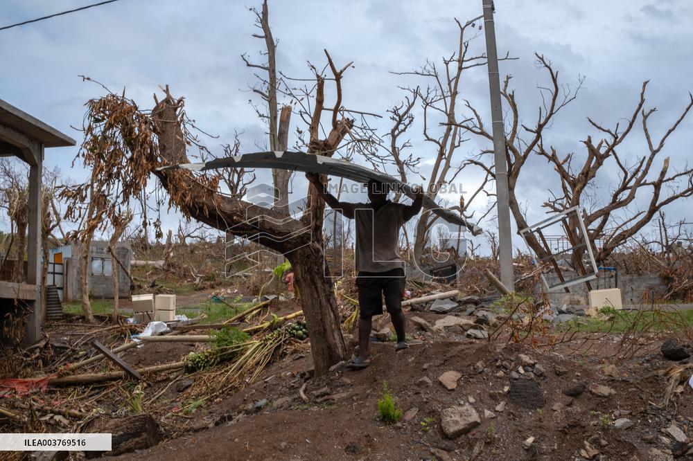 Residents Struggle To Recover After Cyclone Chido - Mayottte