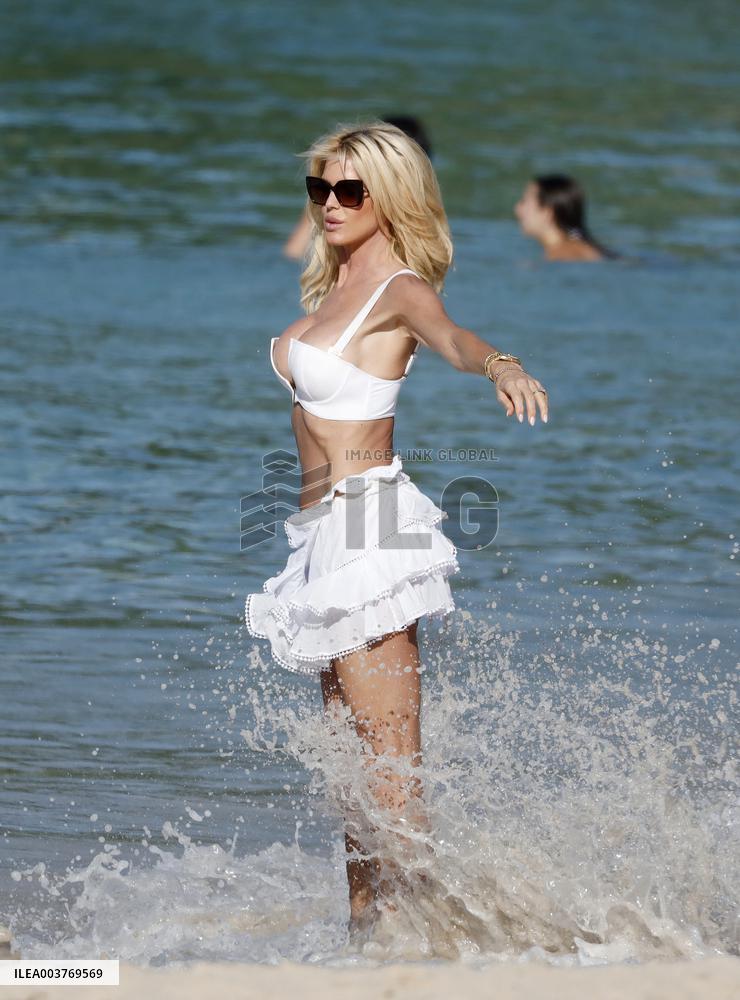 Victoria Silvstedt Enjoying The Sun In St Barths