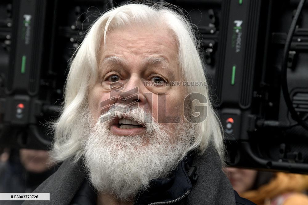 Paul Watson Celebrates Freedom With Supporters - Paris