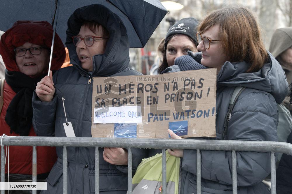 Paul Watson Celebrates Freedom With Supporters - Paris