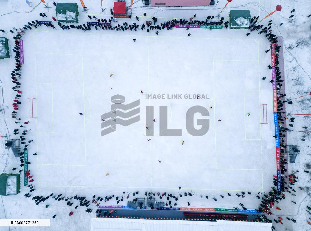 (SP)CHINA-JILIN-FOOTBALL-SNOWFIELD-VILLAGE SUPER LEAGUE-FRIENDLY MATCH