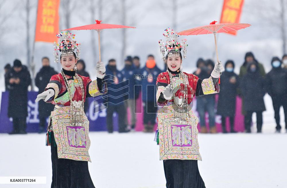 (SP)CHINA-JILIN-FOOTBALL-SNOWFIELD-VILLAGE SUPER LEAGUE-FRIENDLY MATCH