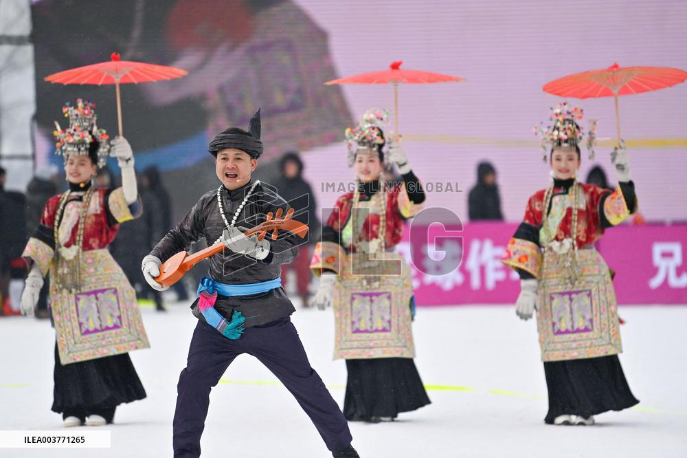 (SP)CHINA-JILIN-FOOTBALL-SNOWFIELD-VILLAGE SUPER LEAGUE-FRIENDLY MATCH