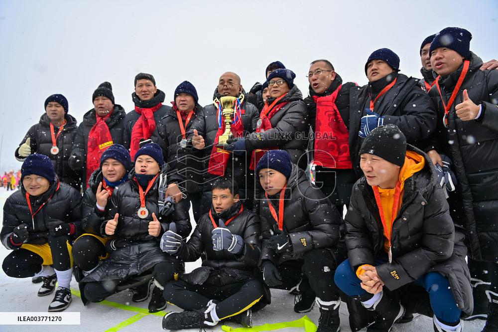 (SP)CHINA-JILIN-FOOTBALL-SNOWFIELD-VILLAGE SUPER LEAGUE-FRIENDLY MATCH