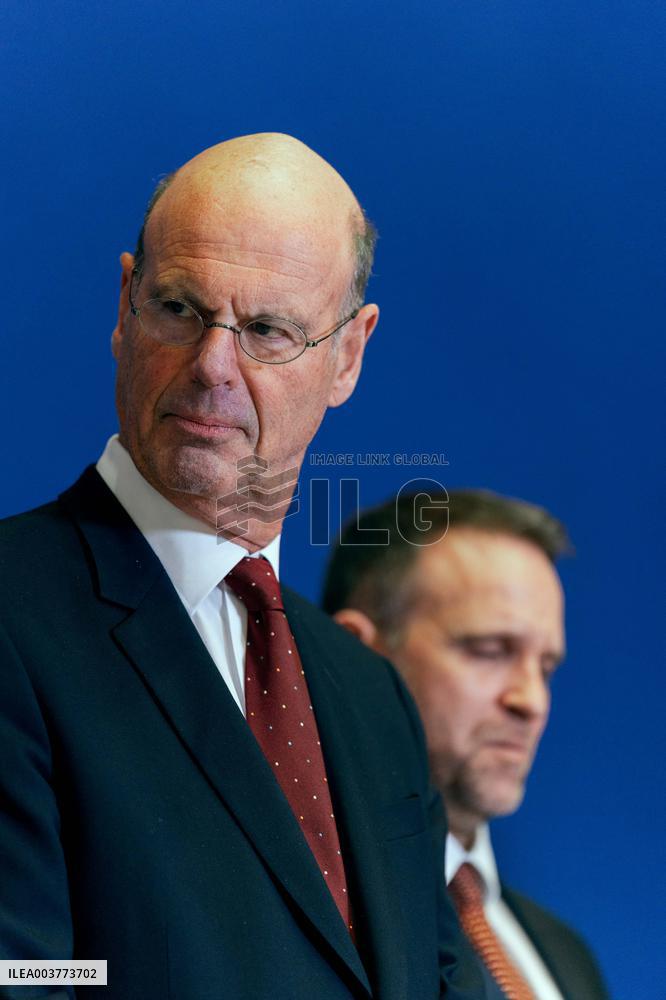 Handover Ceremony At Ministry Of The Economy And Finance - Paris AJ