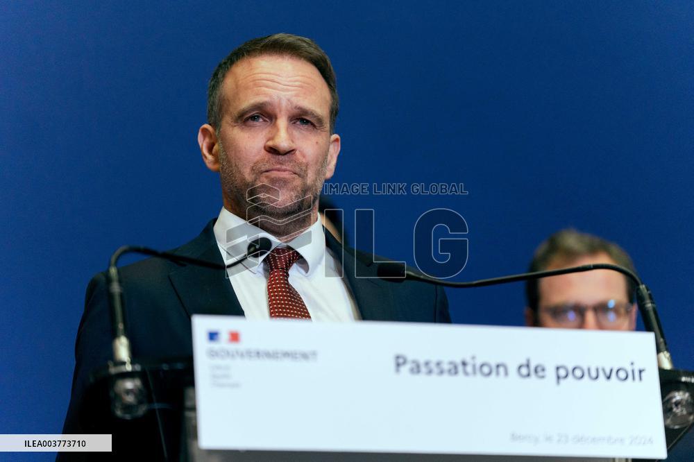 Handover Ceremony At Ministry Of The Economy And Finance - Paris AJ