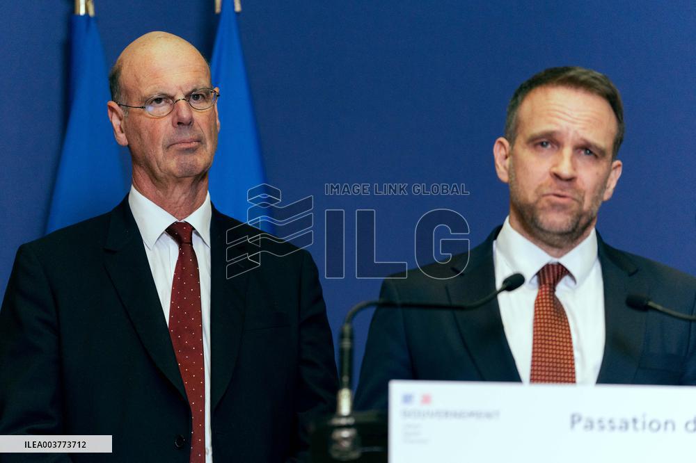 Handover Ceremony At Ministry Of The Economy And Finance - Paris AJ