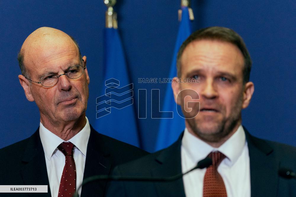 Handover Ceremony At Ministry Of The Economy And Finance - Paris AJ