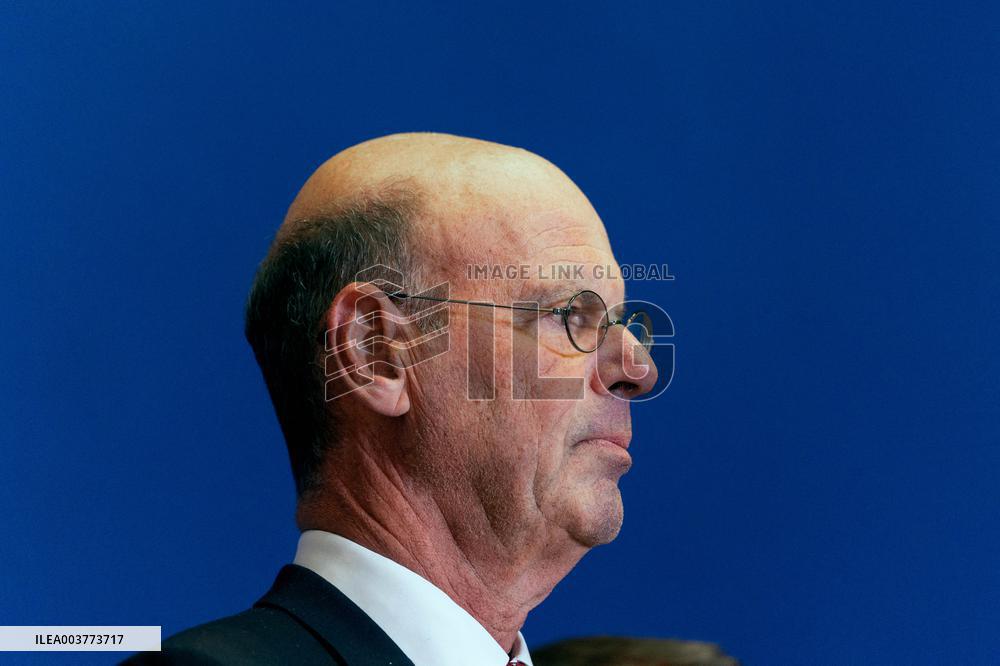 Handover Ceremony At Ministry Of The Economy And Finance - Paris AJ