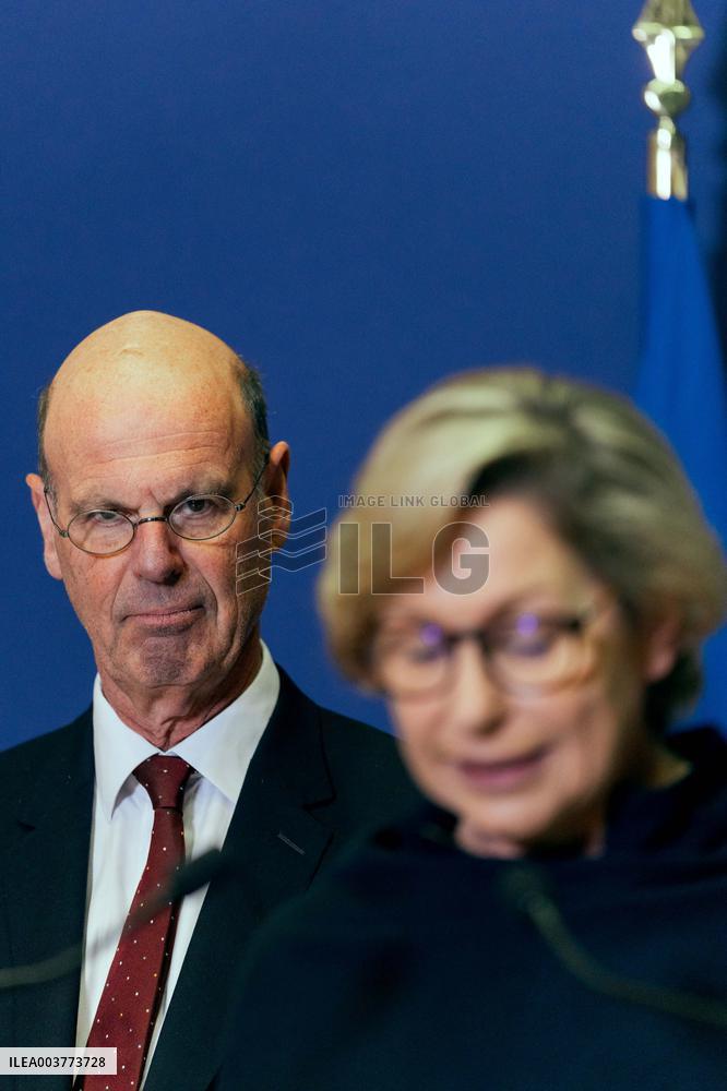 Handover Ceremony At Ministry Of The Economy And Finance - Paris AJ