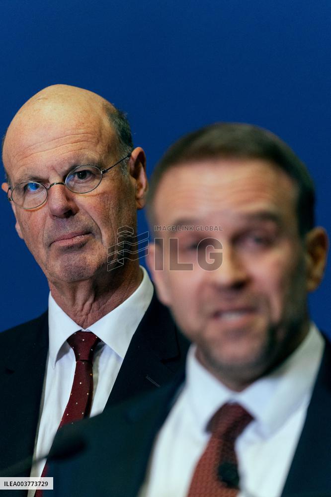 Handover Ceremony At Ministry Of The Economy And Finance - Paris AJ