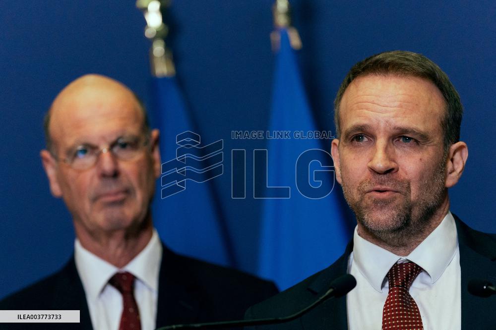 Handover Ceremony At Ministry Of The Economy And Finance - Paris AJ