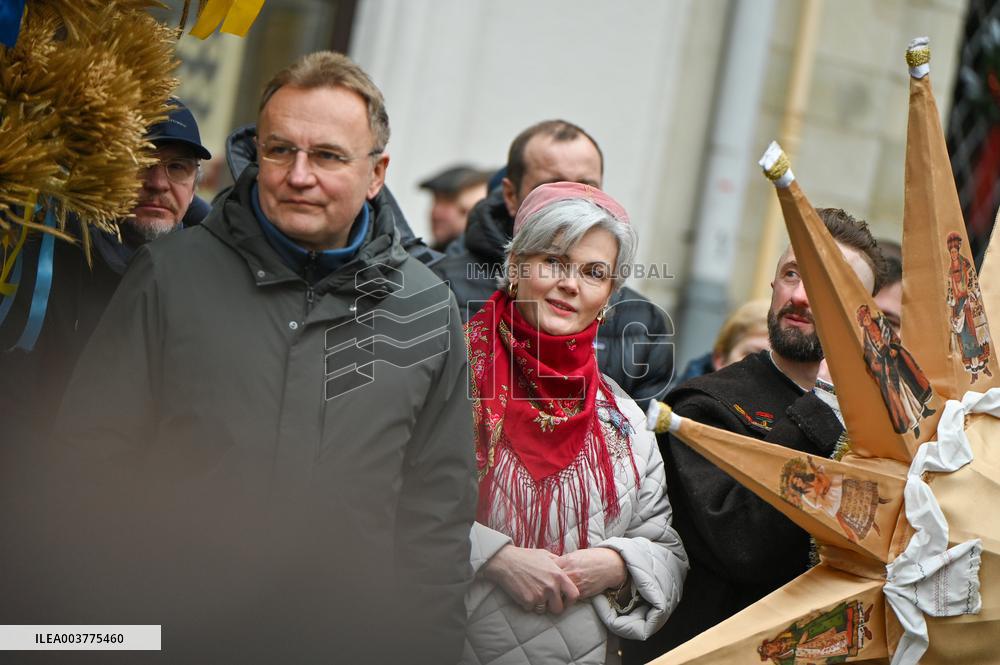 Christmas didukh installed in Kyiv