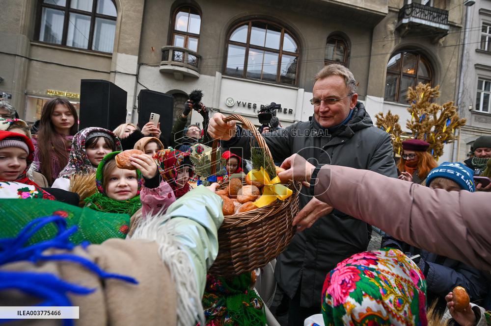Christmas didukh installed in Kyiv