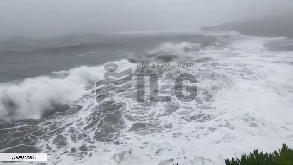 US: Santa Cruz Wharf Collapses As High Waves Batter Northern California Shoreline 5