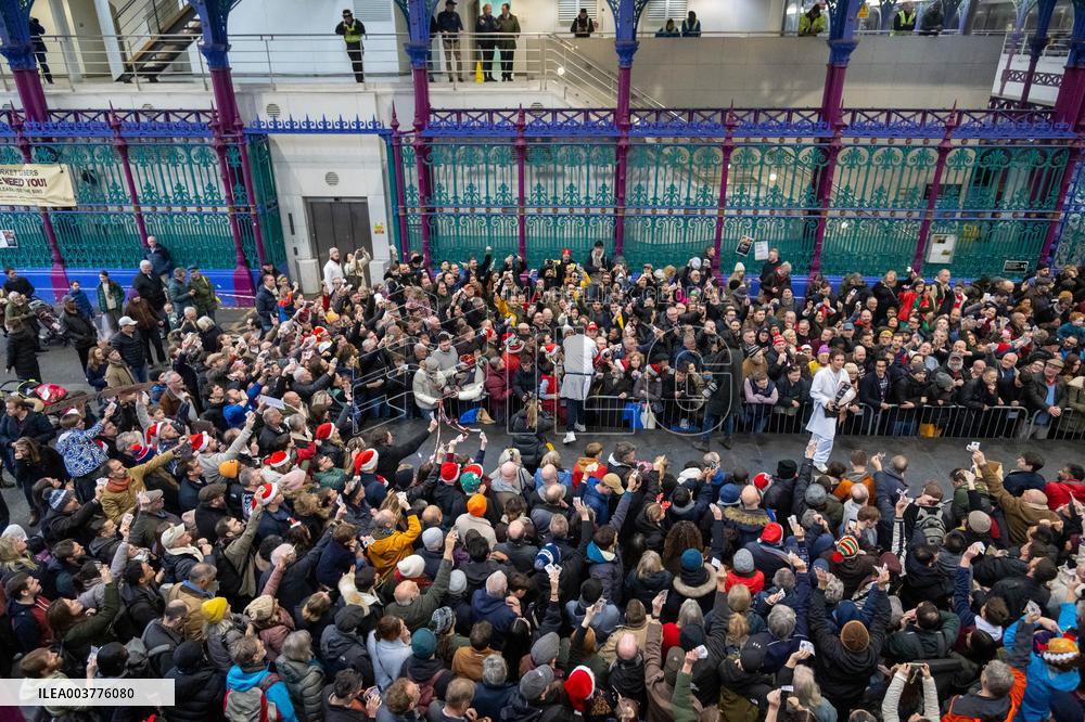 Smithfield Meat Market Christmas Eve Auction - London