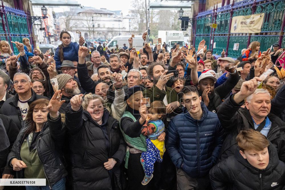 Smithfield Meat Market Christmas Eve Auction - London