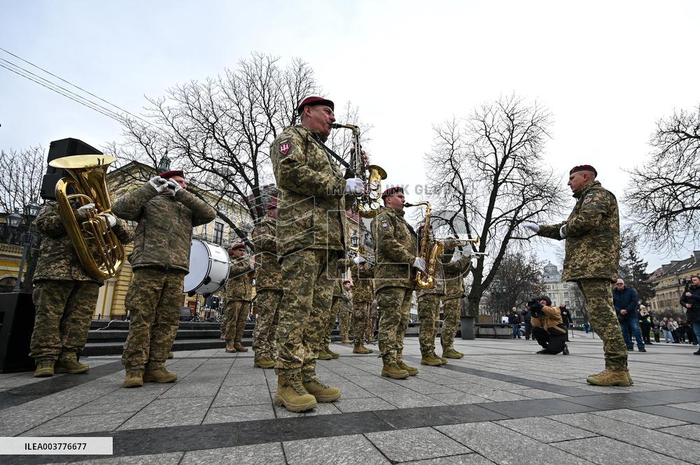 Ukraines coat of arms made of didukhs installed in Lviv
