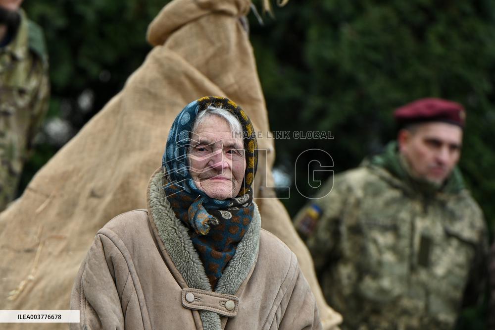 Ukraines coat of arms made of didukhs installed in Lviv