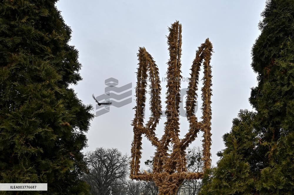 Ukraines coat of arms made of didukhs installed in Lviv