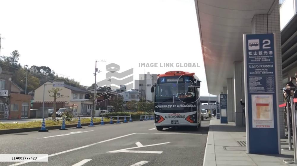 Self-driving bus begins commercial service in Ehime Pref.