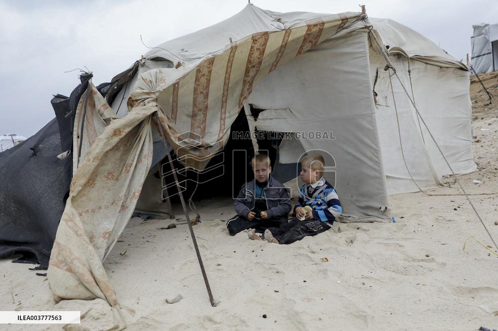 Displaced Families Face Harsh Winter - Gaza