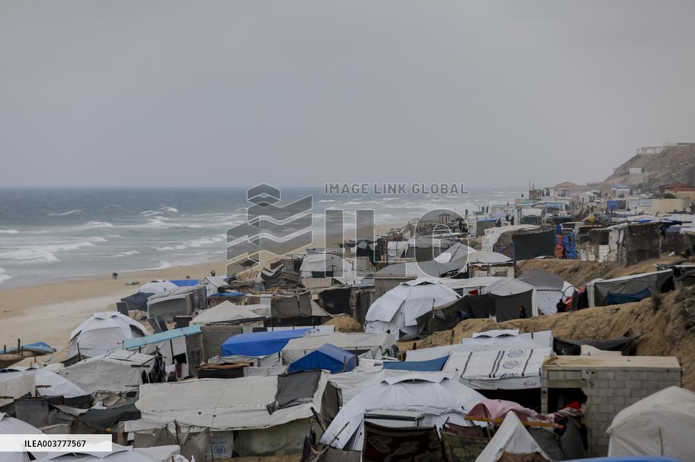 Displaced Families Face Harsh Winter - Gaza