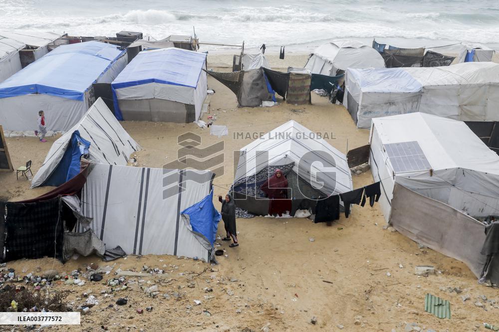 Displaced Families Face Harsh Winter - Gaza