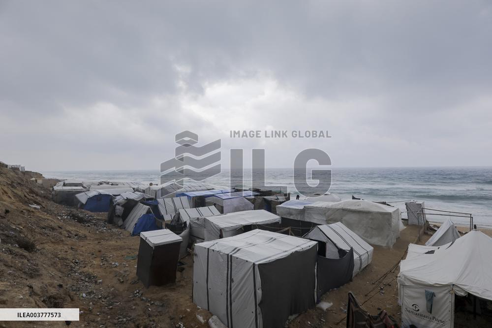 Displaced Families Face Harsh Winter - Gaza