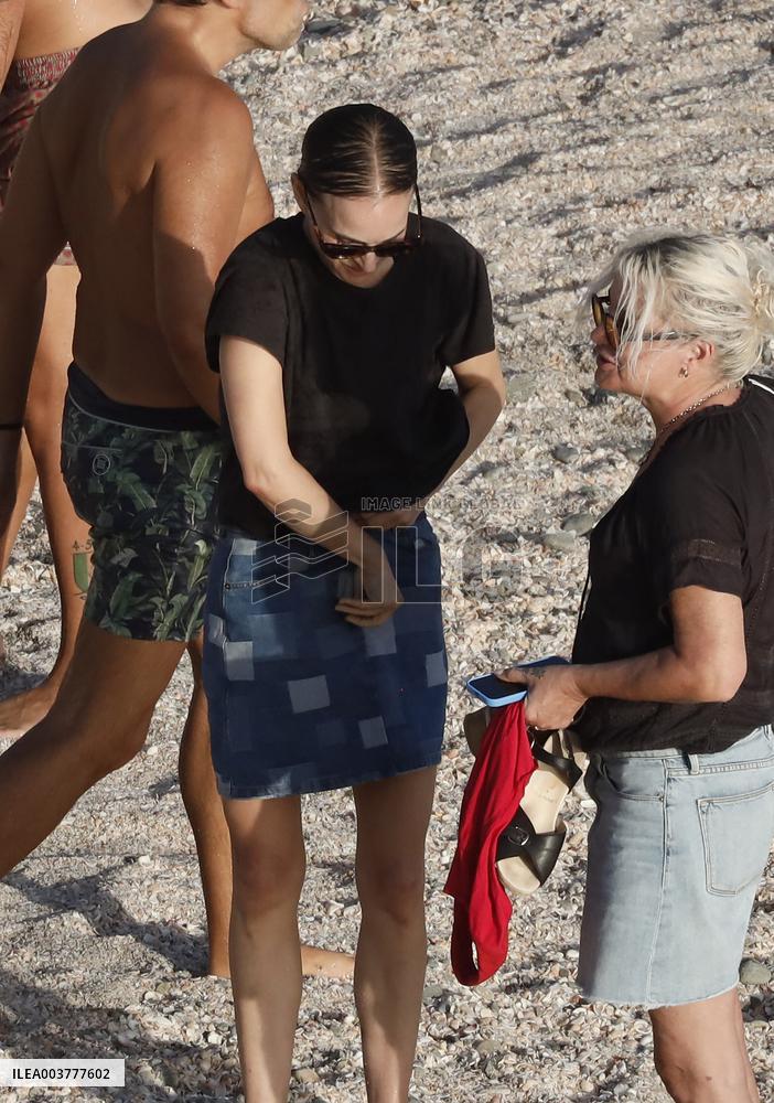 Natalie Portman Enjoying The Sun In St Barths