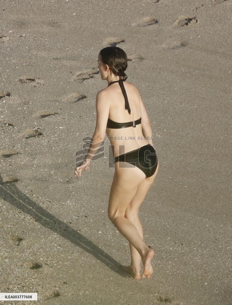 Natalie Portman Enjoying The Sun In St Barths