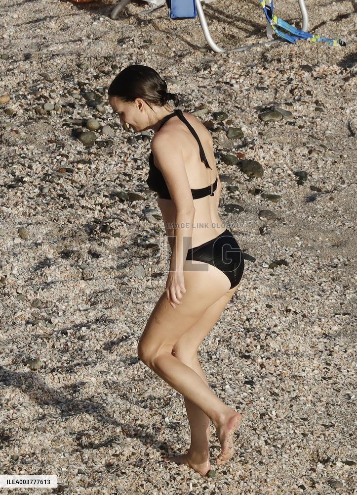 Natalie Portman Enjoying The Sun In St Barths
