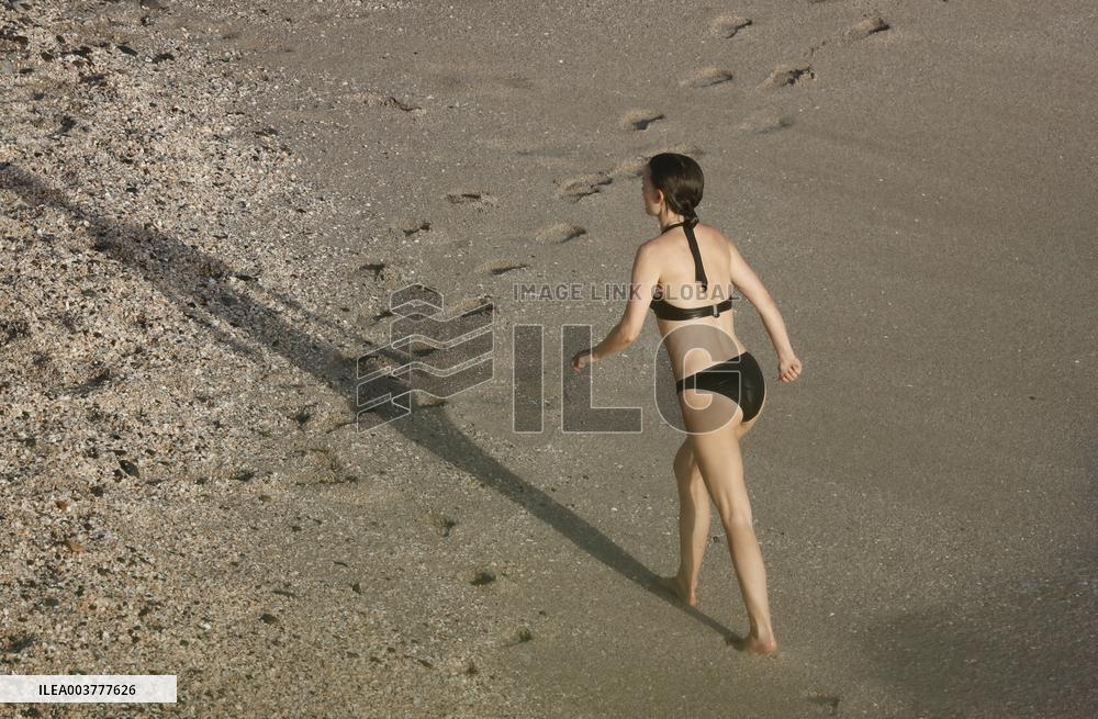 Natalie Portman Enjoying The Sun In St Barths