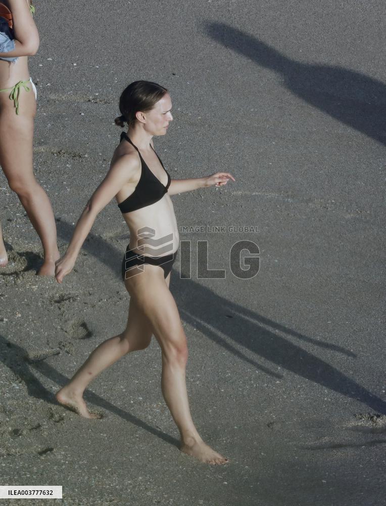 Natalie Portman Enjoying The Sun In St Barths