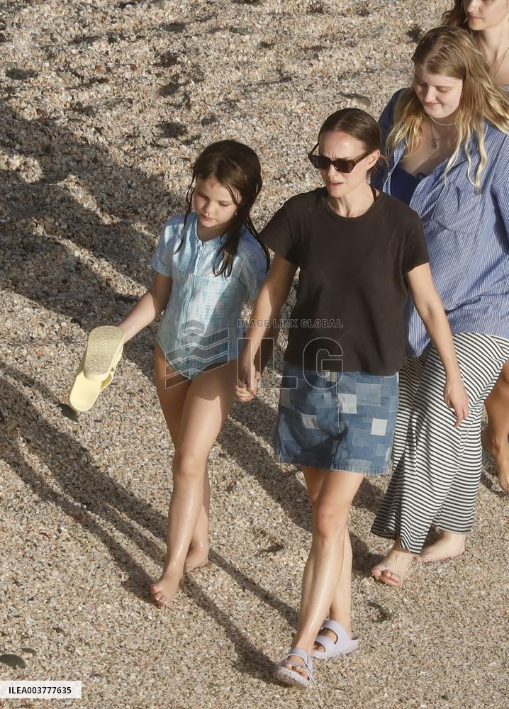 Natalie Portman Enjoying The Sun In St Barths
