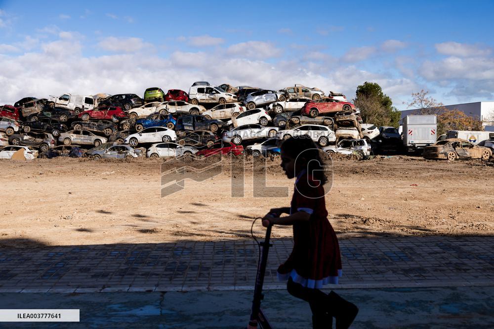 Children Enjoy Their Christmas Gifts - Valencia