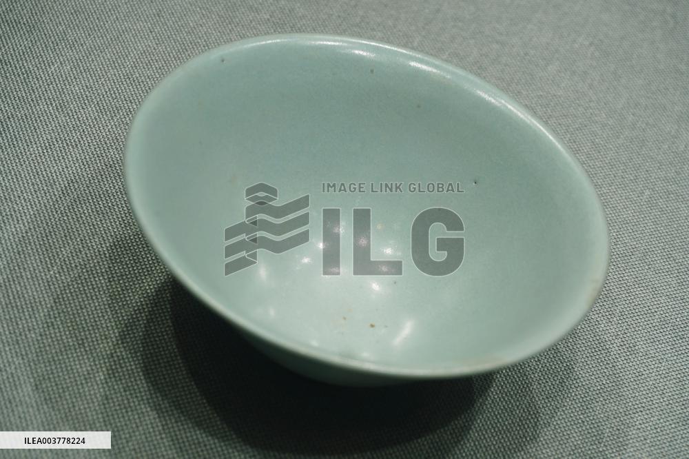 An Auction in Hangzhou
