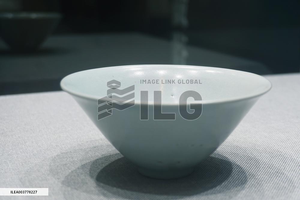 An Auction in Hangzhou