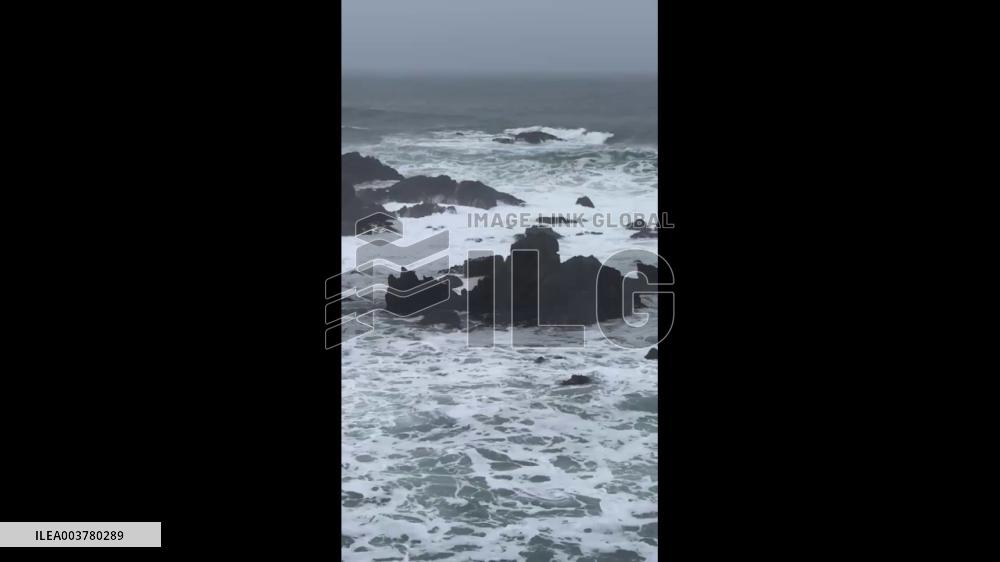 US: Large Waves Batter California Coast