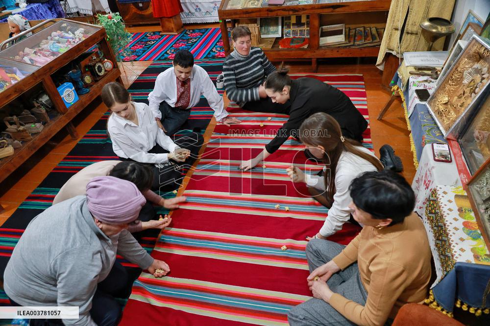 Folk game of ashyk