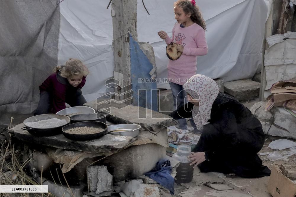 Gaza Death Toll Nears 45,000