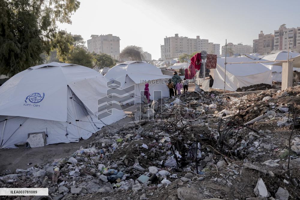 Gaza Death Toll Nears 45,000