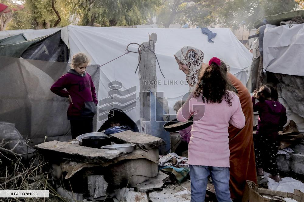 Gaza Death Toll Nears 45,000