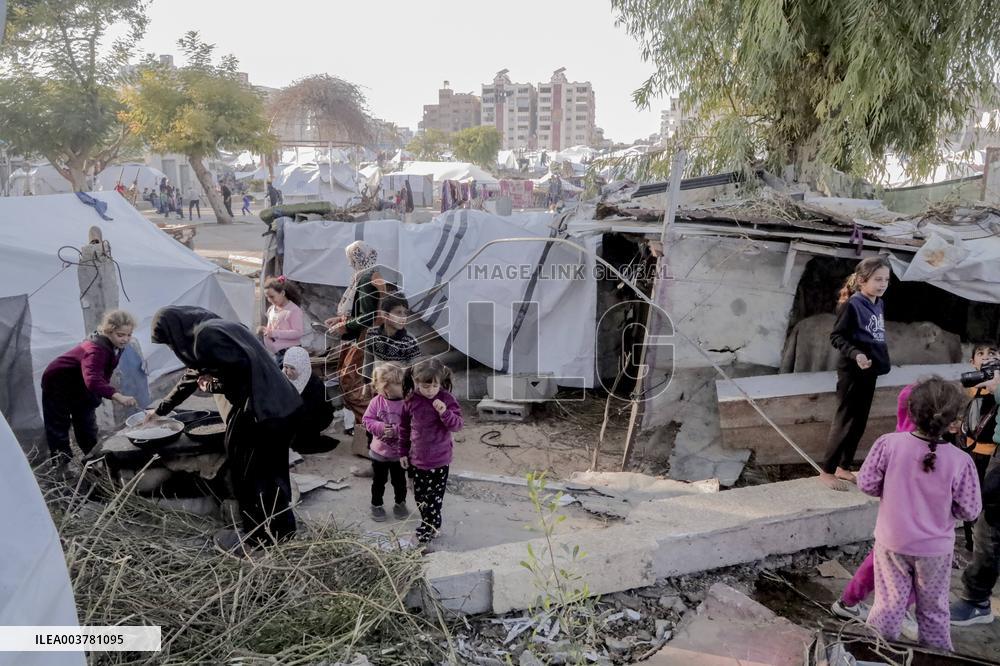 Gaza Death Toll Nears 45,000